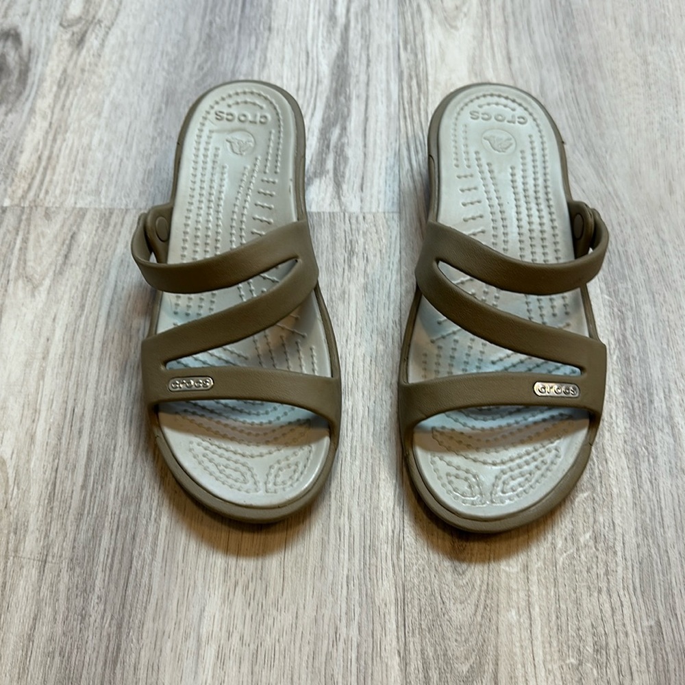 Barely worn! Women’s Crocs sandals